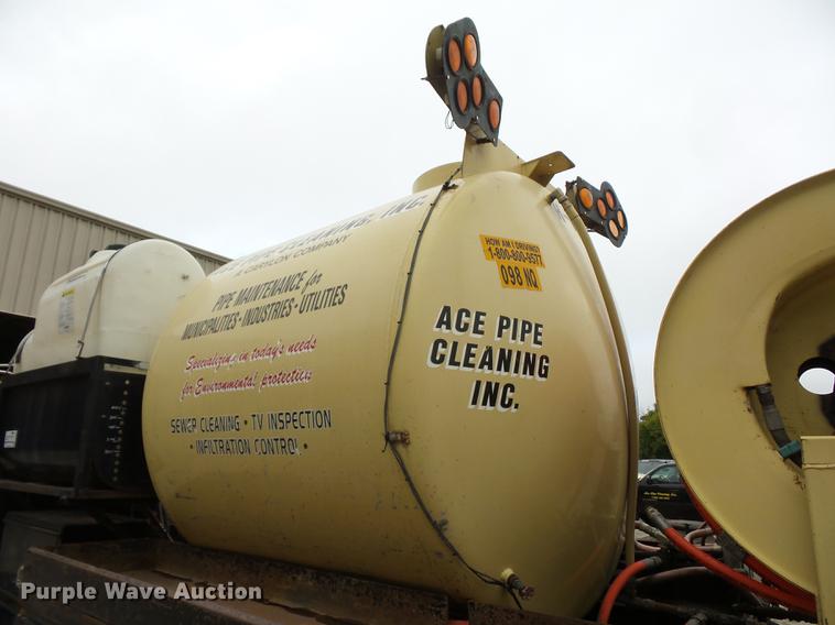 image for item DD2043 2002 GMC 7500 vacuum truck