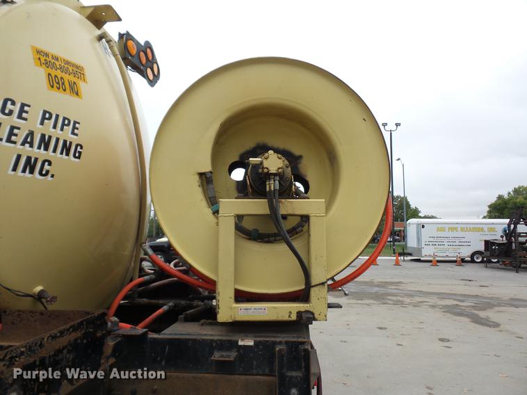 image for item DD2043 2002 GMC 7500 vacuum truck