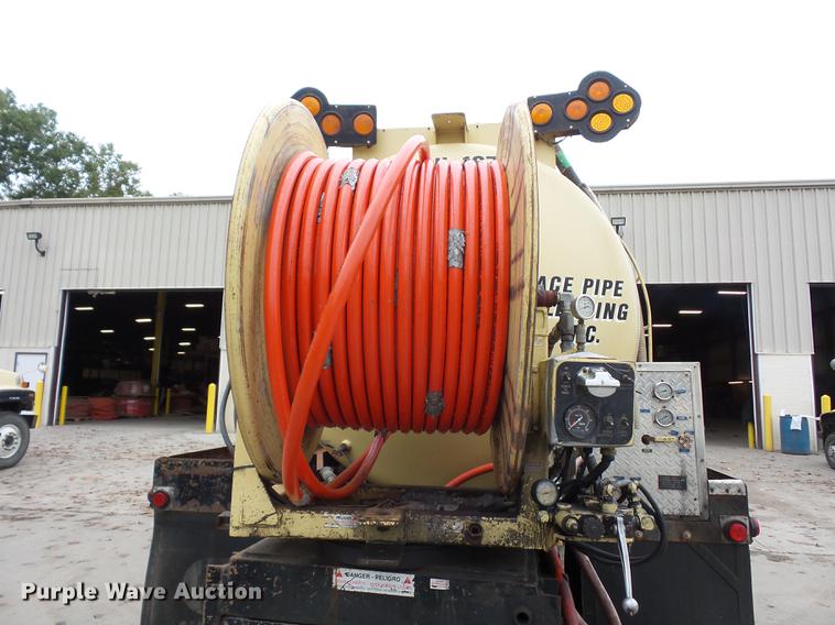 image for item DD2043 2002 GMC 7500 vacuum truck