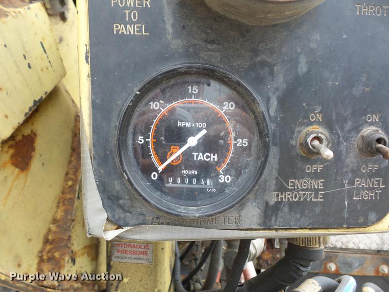 image for item DD2043 2002 GMC 7500 vacuum truck