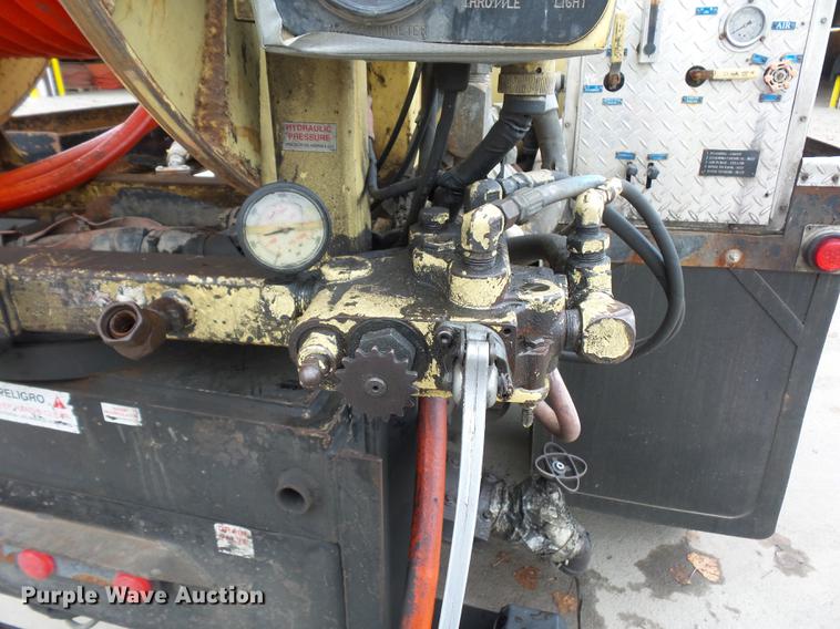 image for item DD2043 2002 GMC 7500 vacuum truck