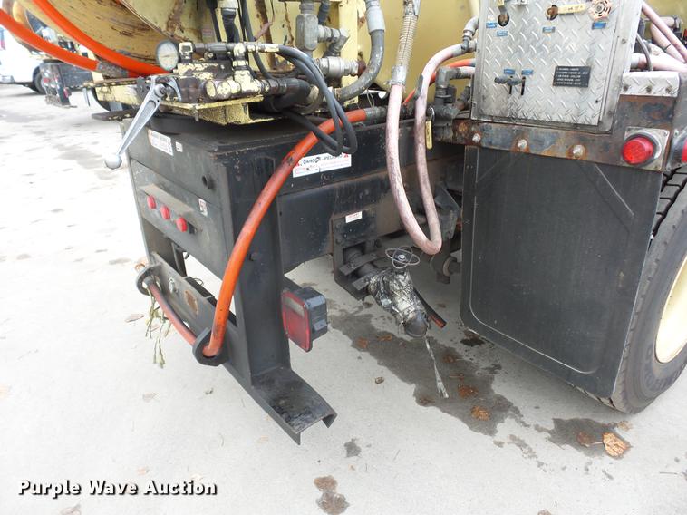 image for item DD2043 2002 GMC 7500 vacuum truck