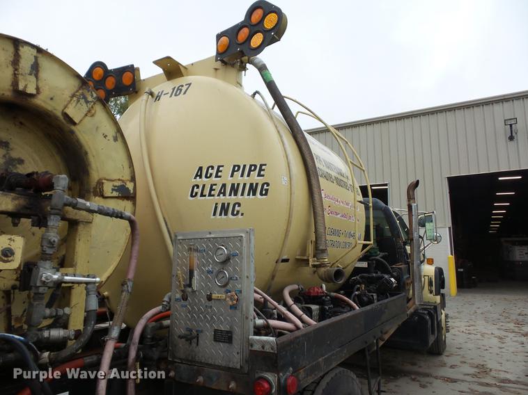 image for item DD2043 2002 GMC 7500 vacuum truck