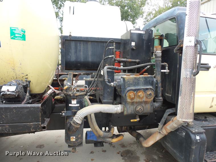 image for item DD2043 2002 GMC 7500 vacuum truck