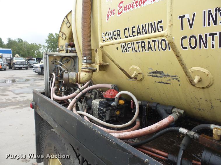 image for item DD2043 2002 GMC 7500 vacuum truck