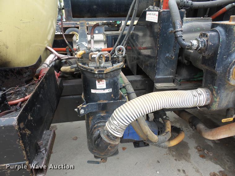 image for item DD2043 2002 GMC 7500 vacuum truck