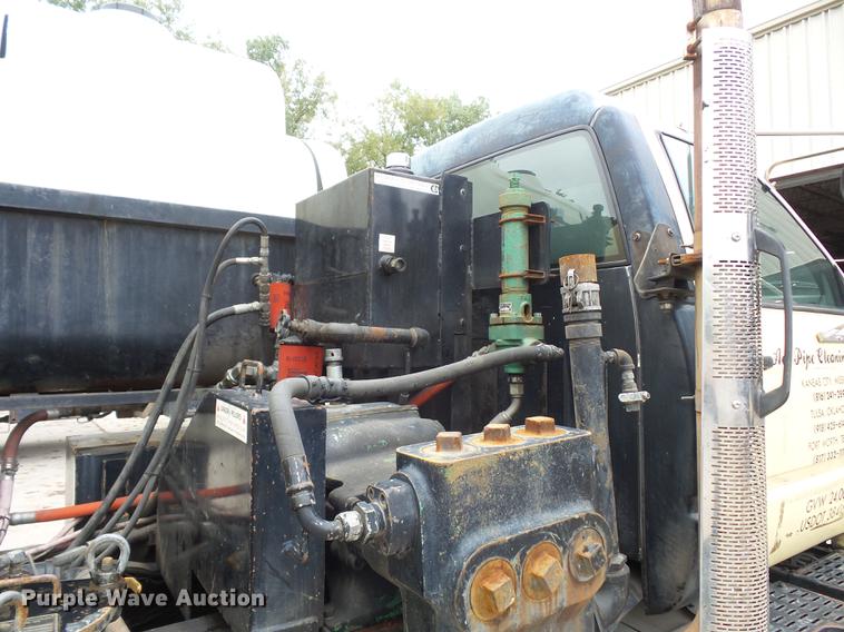 image for item DD2043 2002 GMC 7500 vacuum truck