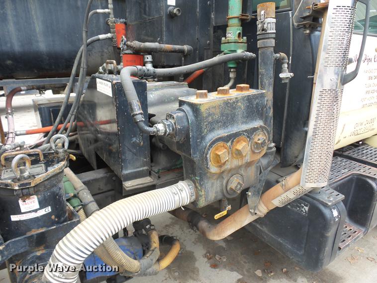 image for item DD2043 2002 GMC 7500 vacuum truck