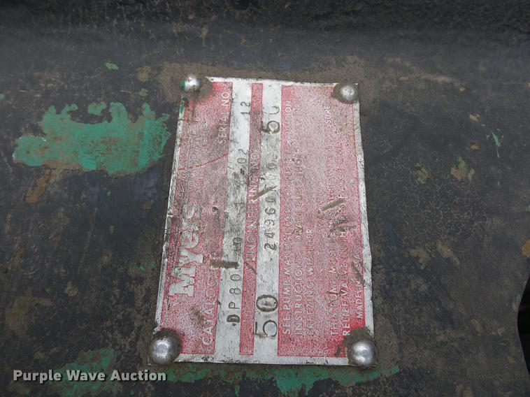 image for item DD2043 2002 GMC 7500 vacuum truck