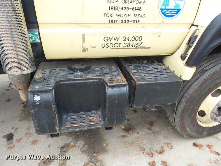image for item DD2043 2002 GMC 7500 vacuum truck