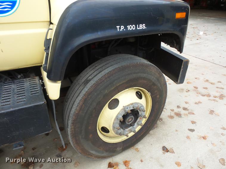 image for item DD2043 2002 GMC 7500 vacuum truck