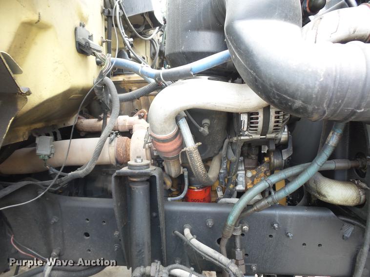 image for item DD2043 2002 GMC 7500 vacuum truck