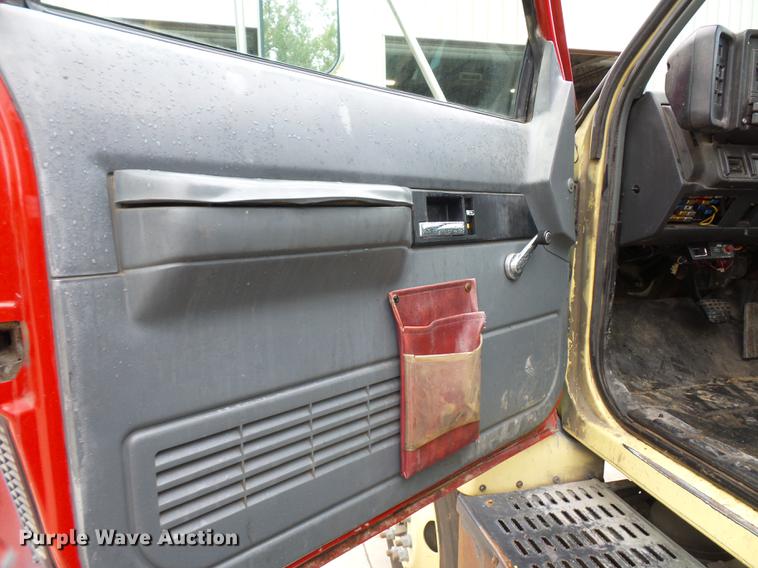 image for item DD2043 2002 GMC 7500 vacuum truck