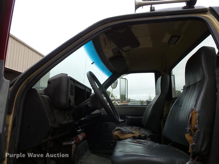 image for item DD2043 2002 GMC 7500 vacuum truck