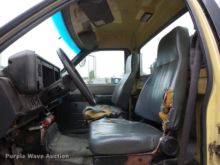 image for item DD2043 2002 GMC 7500 vacuum truck