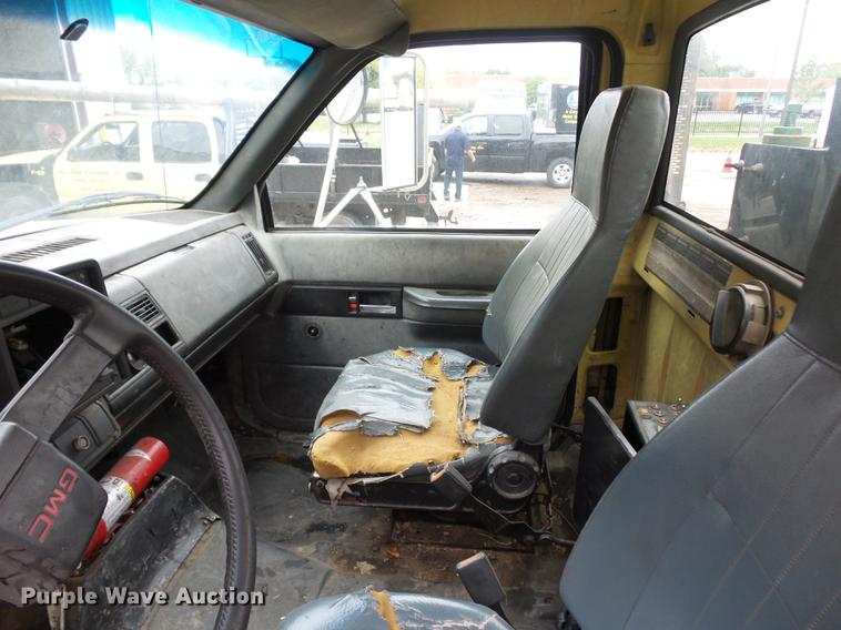 image for item DD2043 2002 GMC 7500 vacuum truck