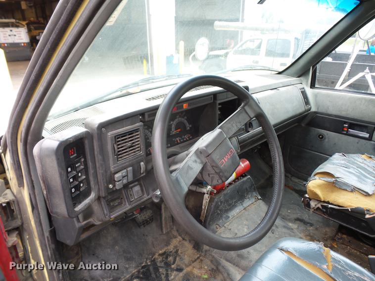 image for item DD2043 2002 GMC 7500 vacuum truck