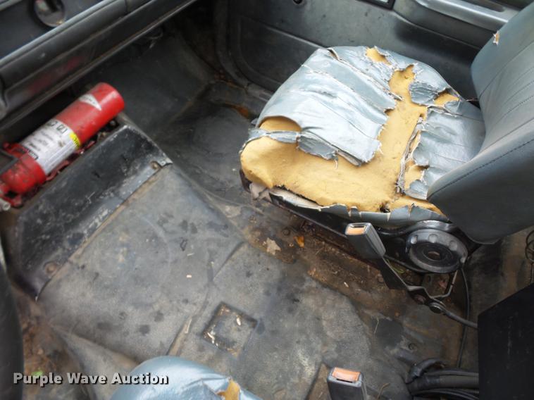 image for item DD2043 2002 GMC 7500 vacuum truck