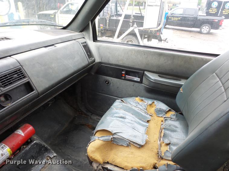 image for item DD2043 2002 GMC 7500 vacuum truck