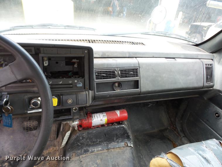 image for item DD2043 2002 GMC 7500 vacuum truck