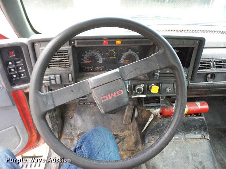 image for item DD2043 2002 GMC 7500 vacuum truck