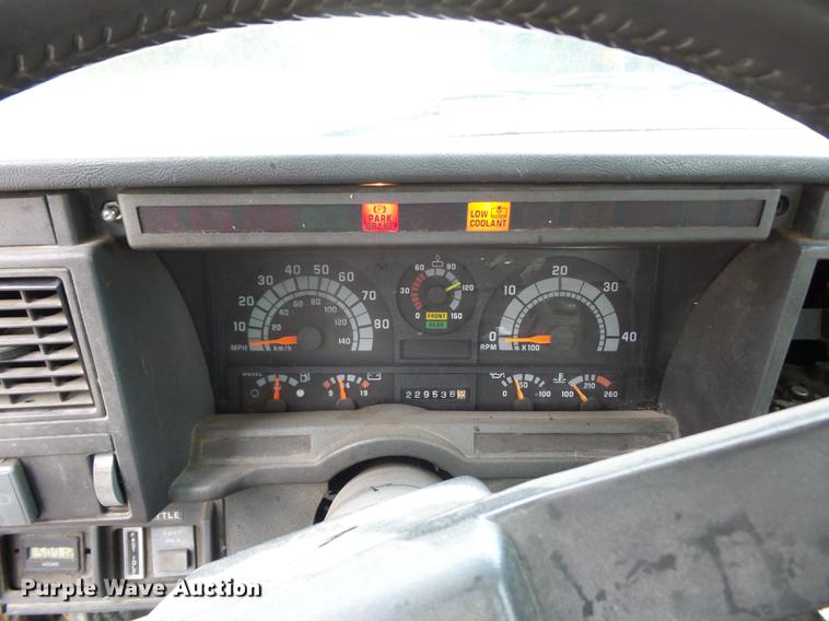 image for item DD2043 2002 GMC 7500 vacuum truck