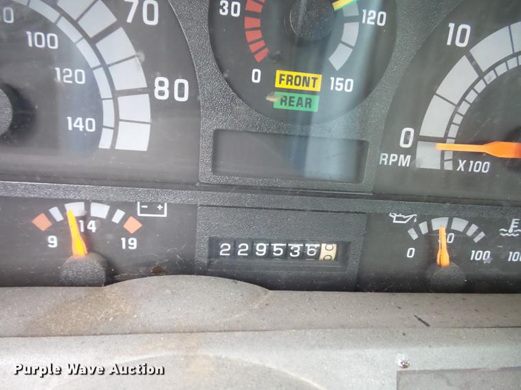 image for item DD2043 2002 GMC 7500 vacuum truck