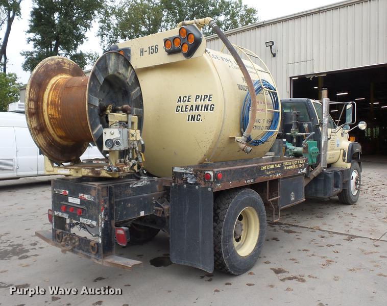 image for item DD2048 1998 GMC C7500 vacuum truck