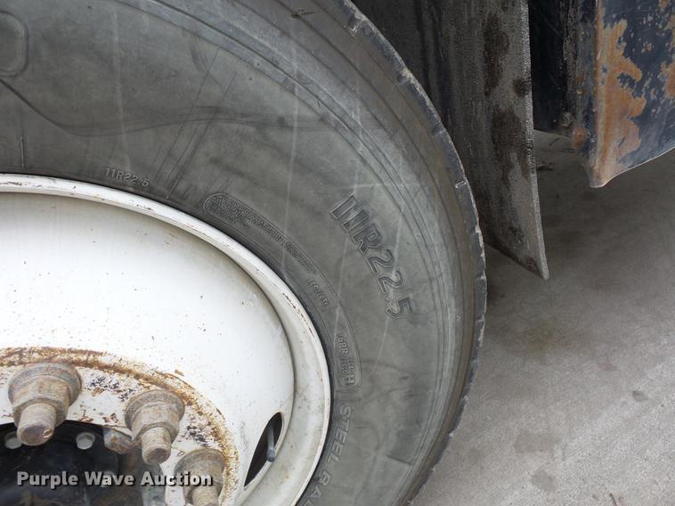 image for item DD2048 1998 GMC C7500 vacuum truck