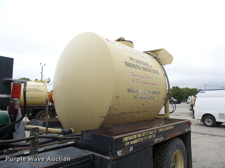 image for item DD2048 1998 GMC C7500 vacuum truck