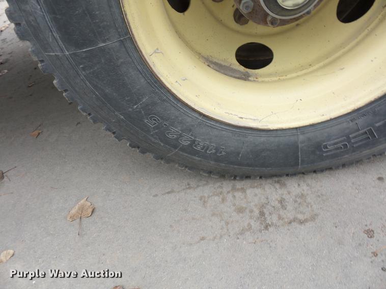 image for item DD2048 1998 GMC C7500 vacuum truck