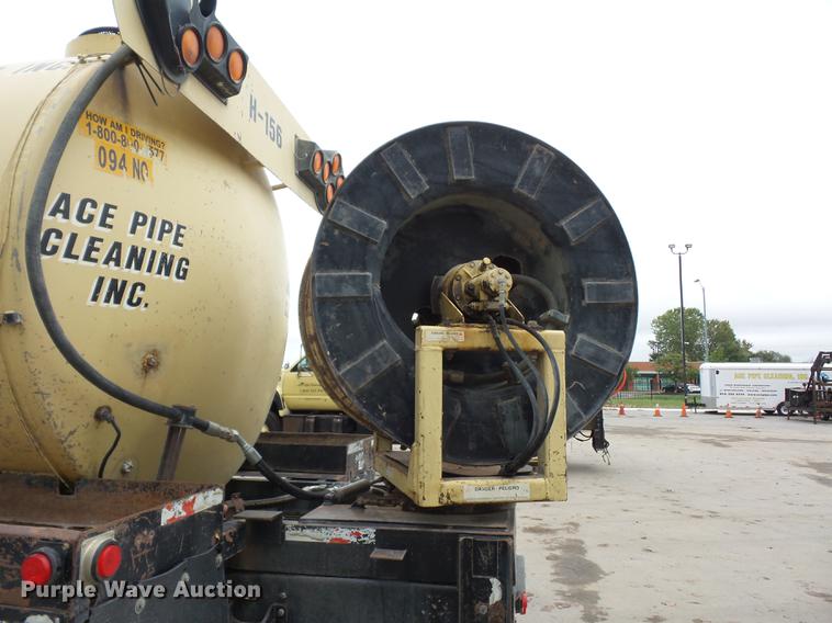 image for item DD2048 1998 GMC C7500 vacuum truck