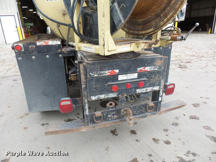 image for item DD2048 1998 GMC C7500 vacuum truck