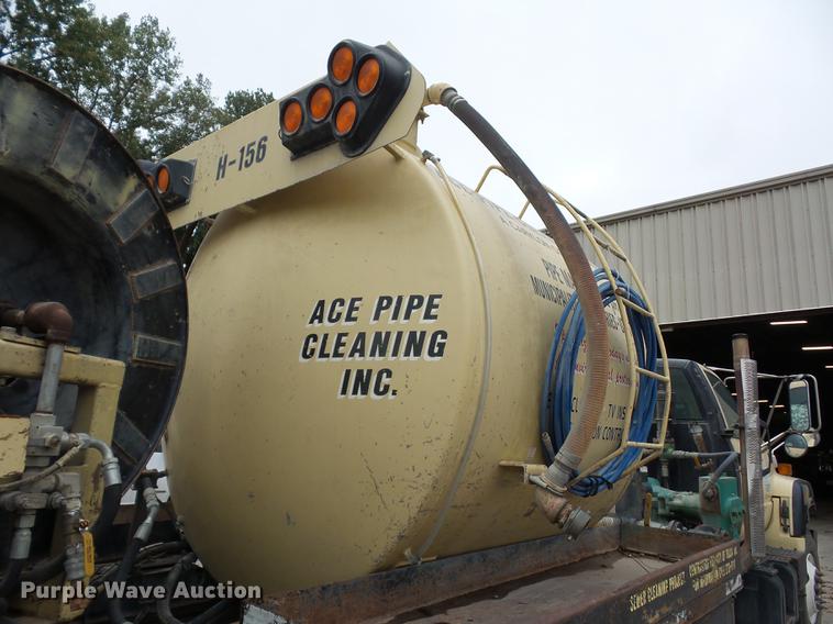 image for item DD2048 1998 GMC C7500 vacuum truck