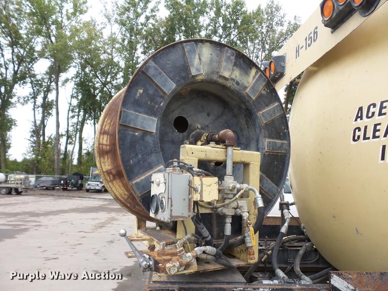 image for item DD2048 1998 GMC C7500 vacuum truck