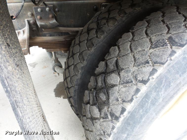 image for item DD2048 1998 GMC C7500 vacuum truck