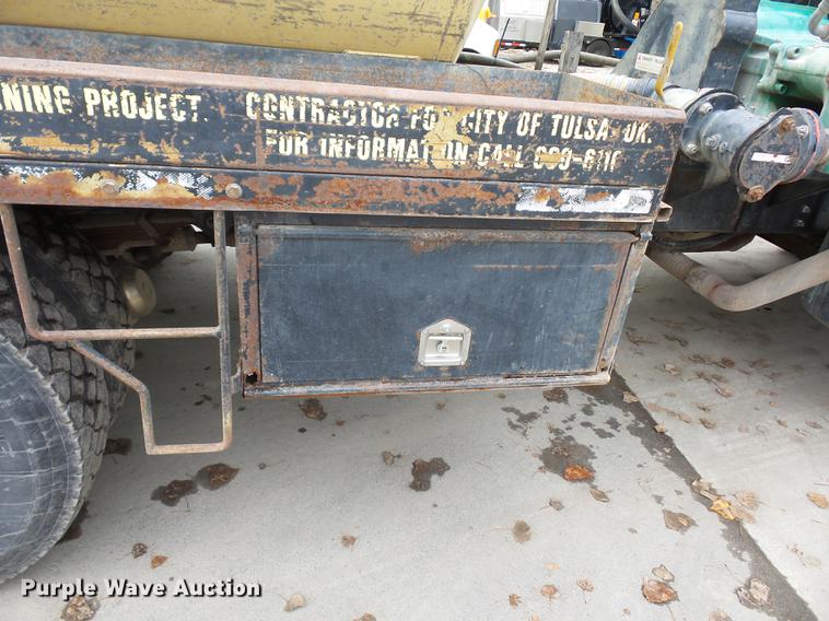 image for item DD2048 1998 GMC C7500 vacuum truck