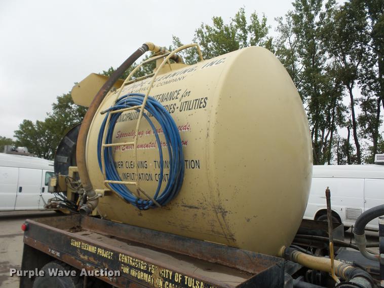 image for item DD2048 1998 GMC C7500 vacuum truck