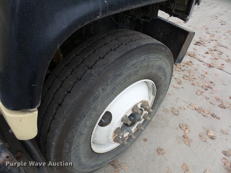 image for item DD2048 1998 GMC C7500 vacuum truck