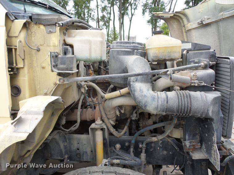 image for item DD2048 1998 GMC C7500 vacuum truck