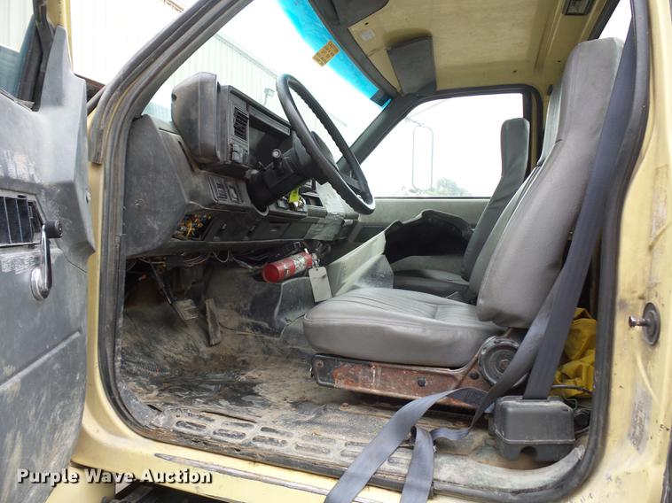 image for item DD2048 1998 GMC C7500 vacuum truck