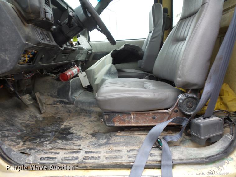 image for item DD2048 1998 GMC C7500 vacuum truck