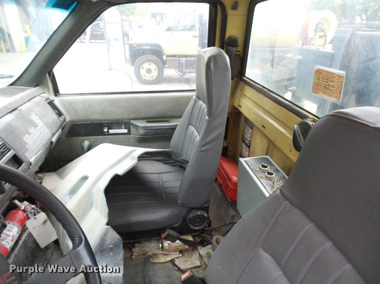 image for item DD2048 1998 GMC C7500 vacuum truck
