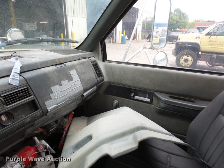 image for item DD2048 1998 GMC C7500 vacuum truck