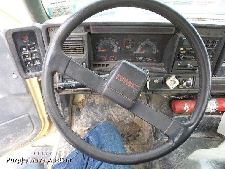 image for item DD2048 1998 GMC C7500 vacuum truck