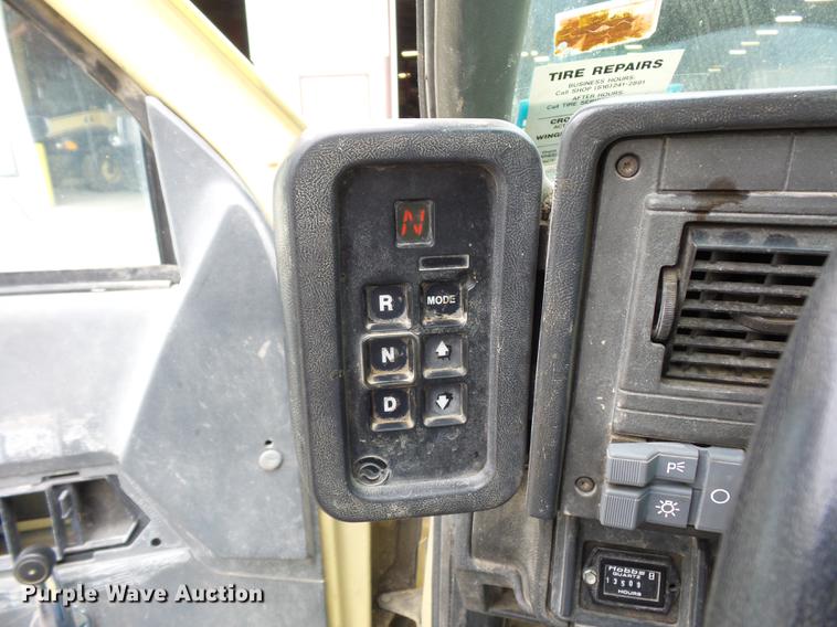 image for item DD2048 1998 GMC C7500 vacuum truck