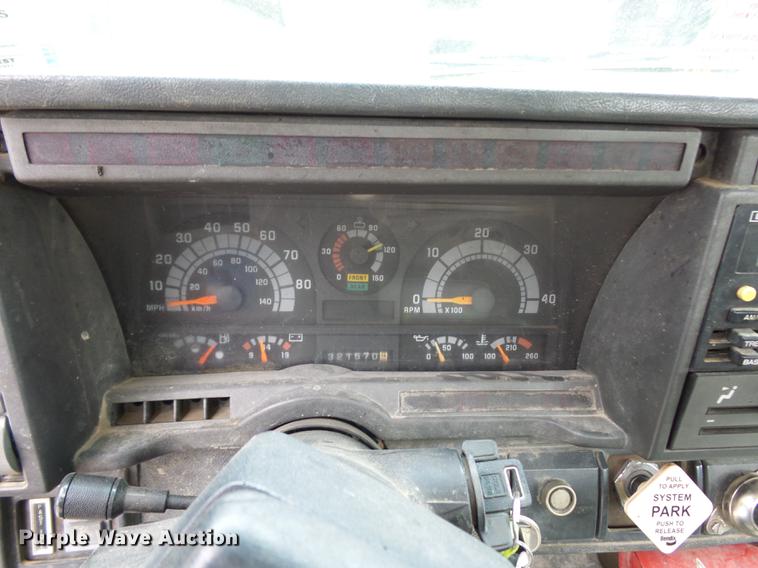 image for item DD2048 1998 GMC C7500 vacuum truck