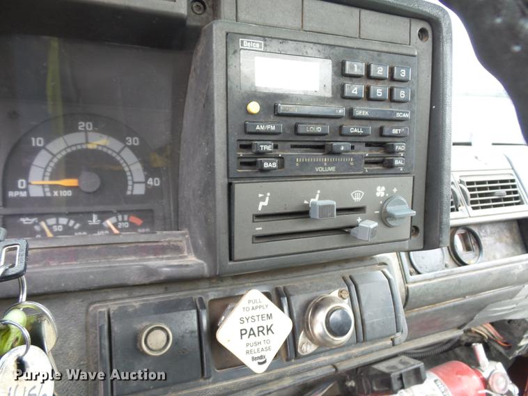 image for item DD2048 1998 GMC C7500 vacuum truck