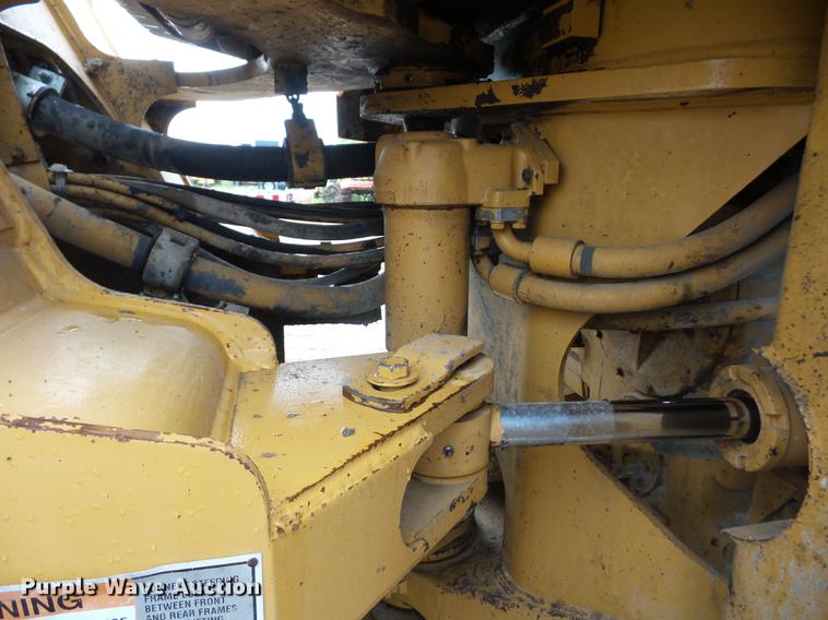image for item DD2058 1998 Caterpillar 966F wheel loader