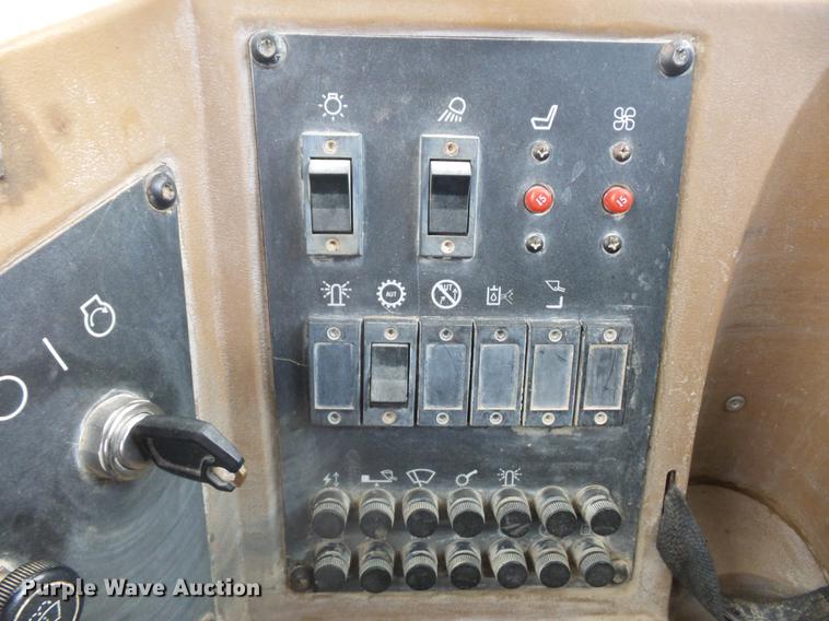 image for item DD2058 1998 Caterpillar 966F wheel loader